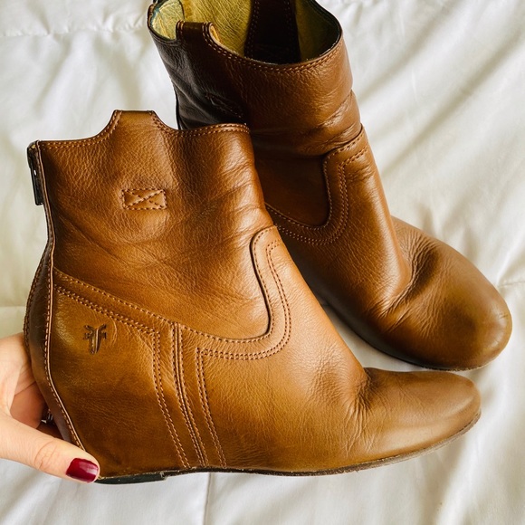 frye carson wedge bootie
